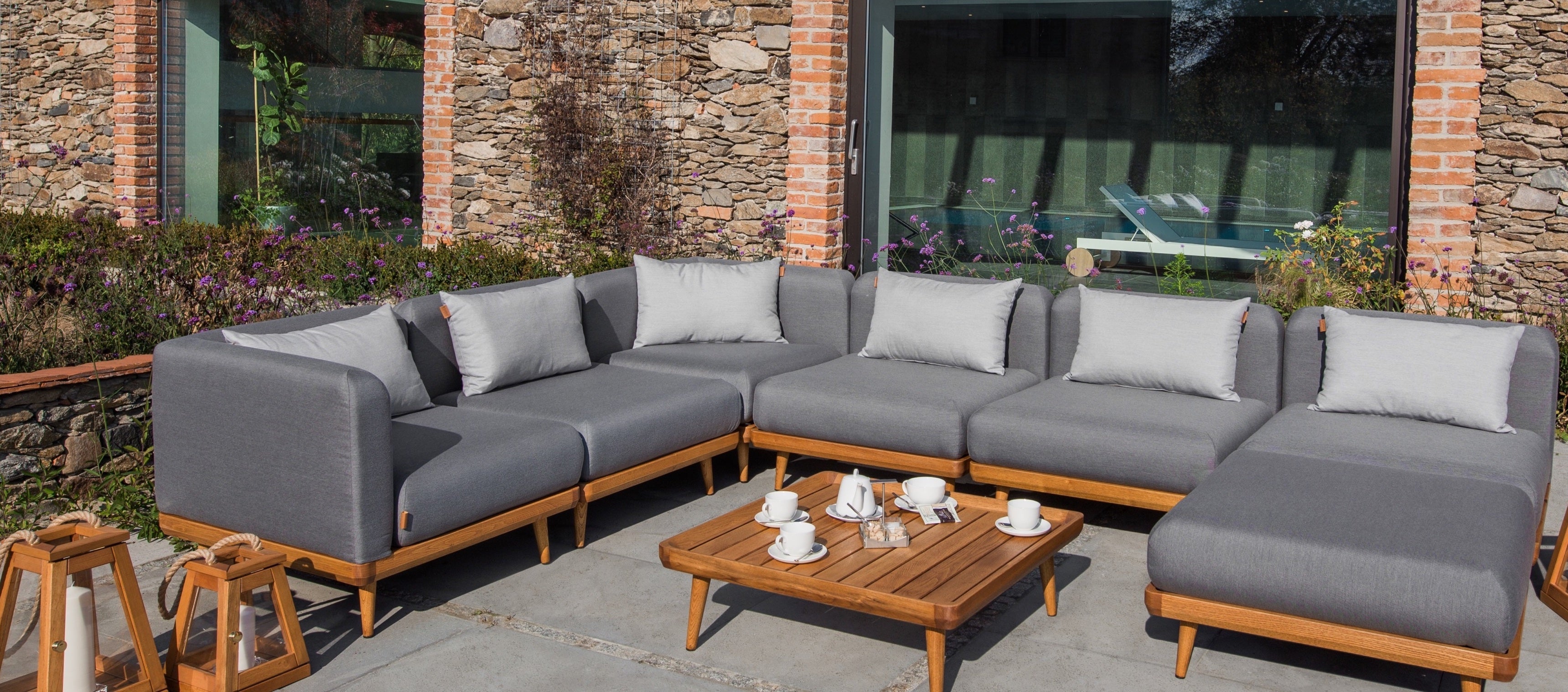 Collection NOURD - massive Loungemöbel aus Robinienholz für Garten und Gastronomie