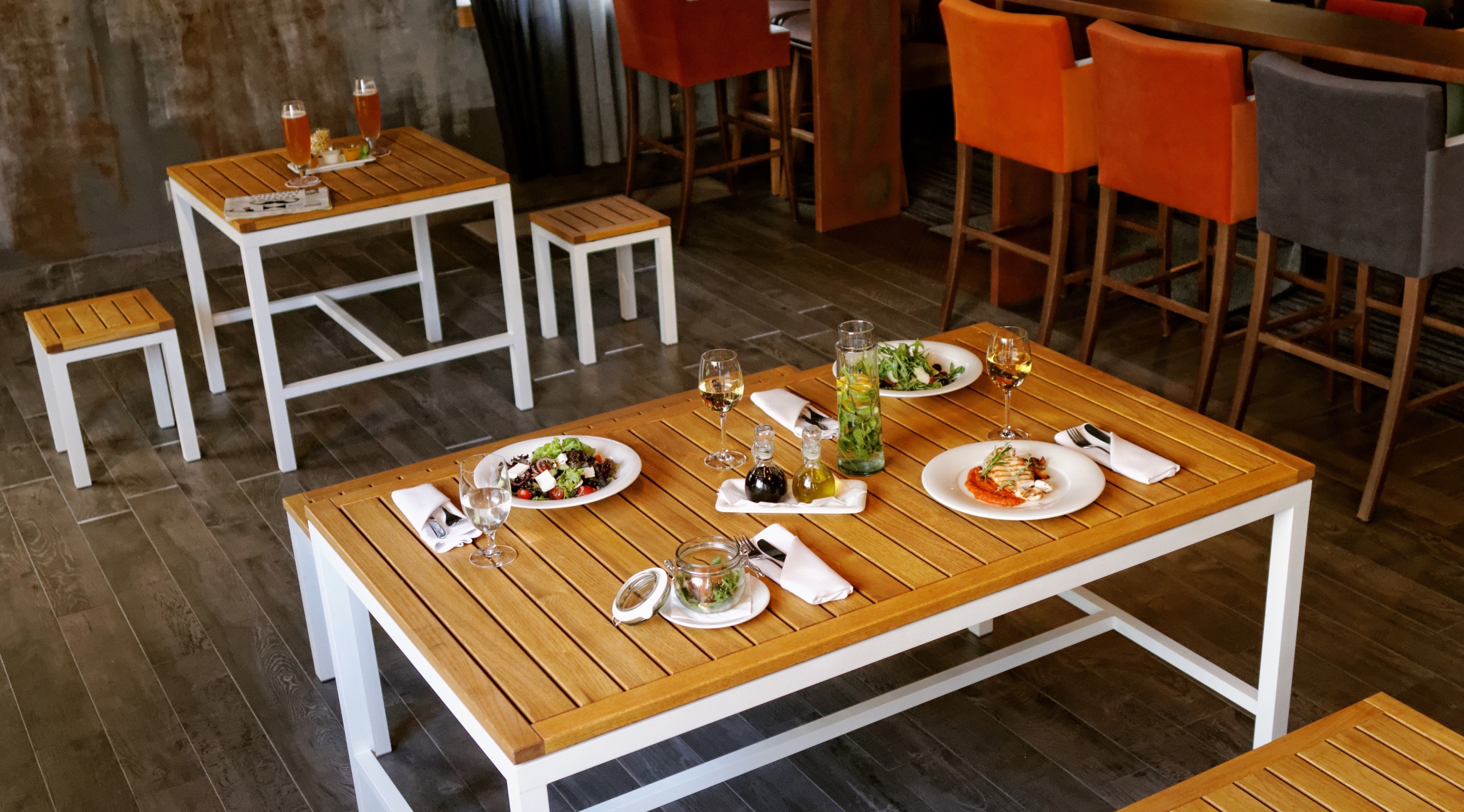 Collection GIANT - perfekte Kombination von Robinienholz und Aluminium für Garten und Gastronomie