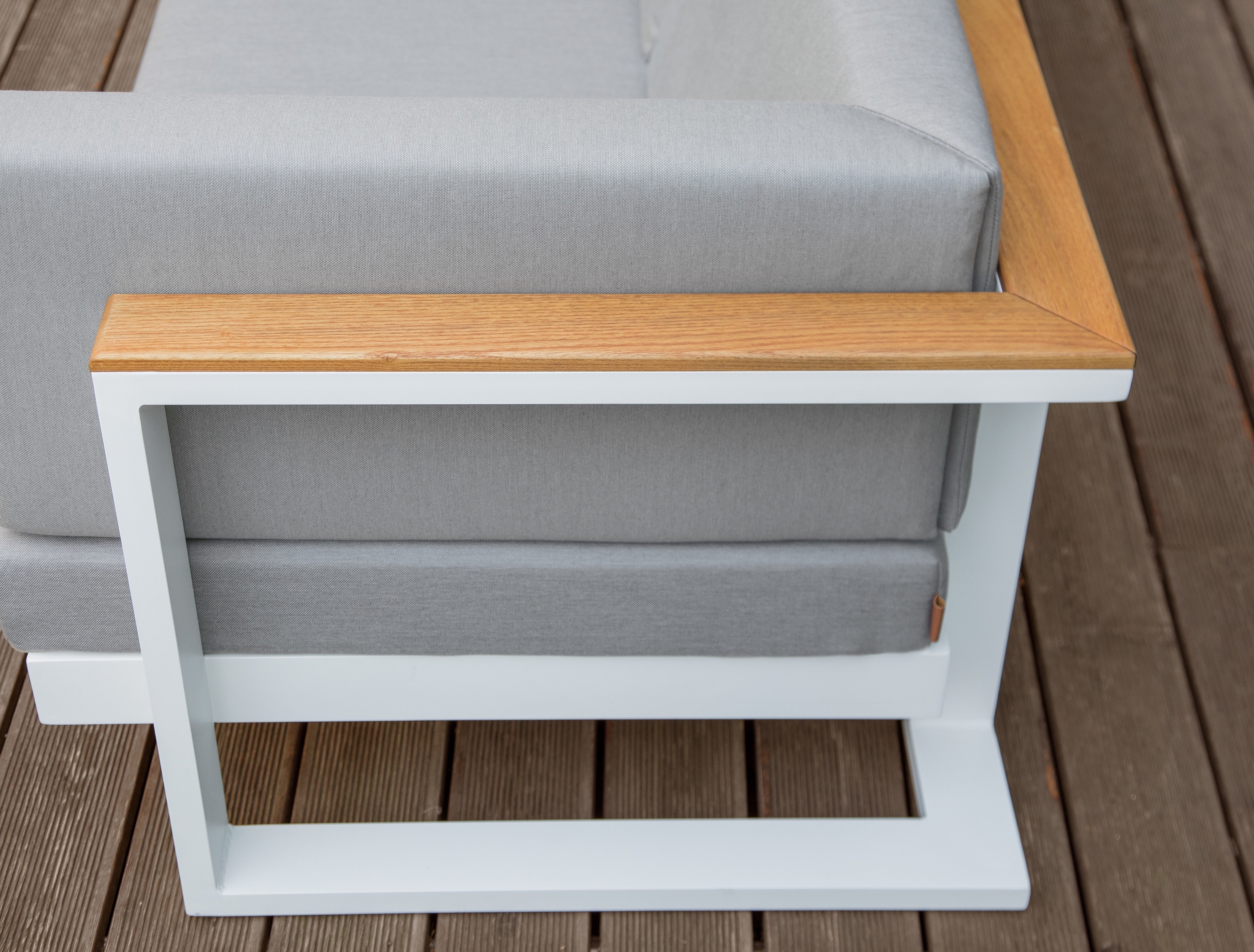 Loungesofa TOSCANIA mit linker Armlehne aus Metall und Robinienholz (Akazie)