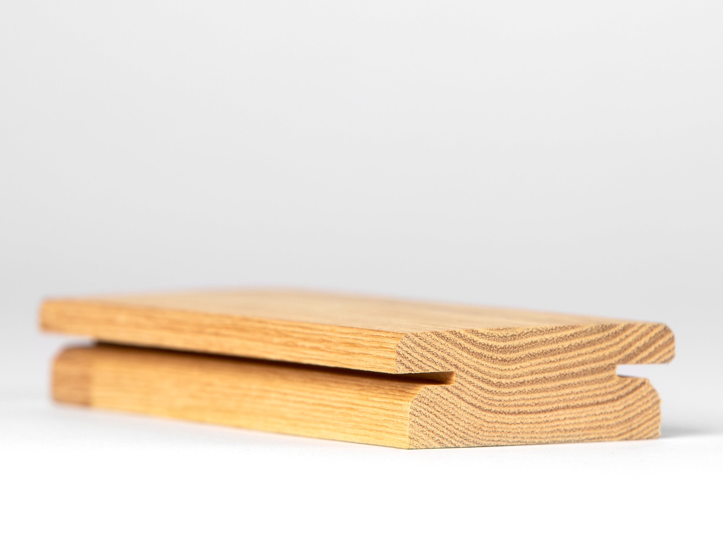 AKAZIE Terrassendiele Robinie 60 x 22 mm, genutet, keilgezinkt