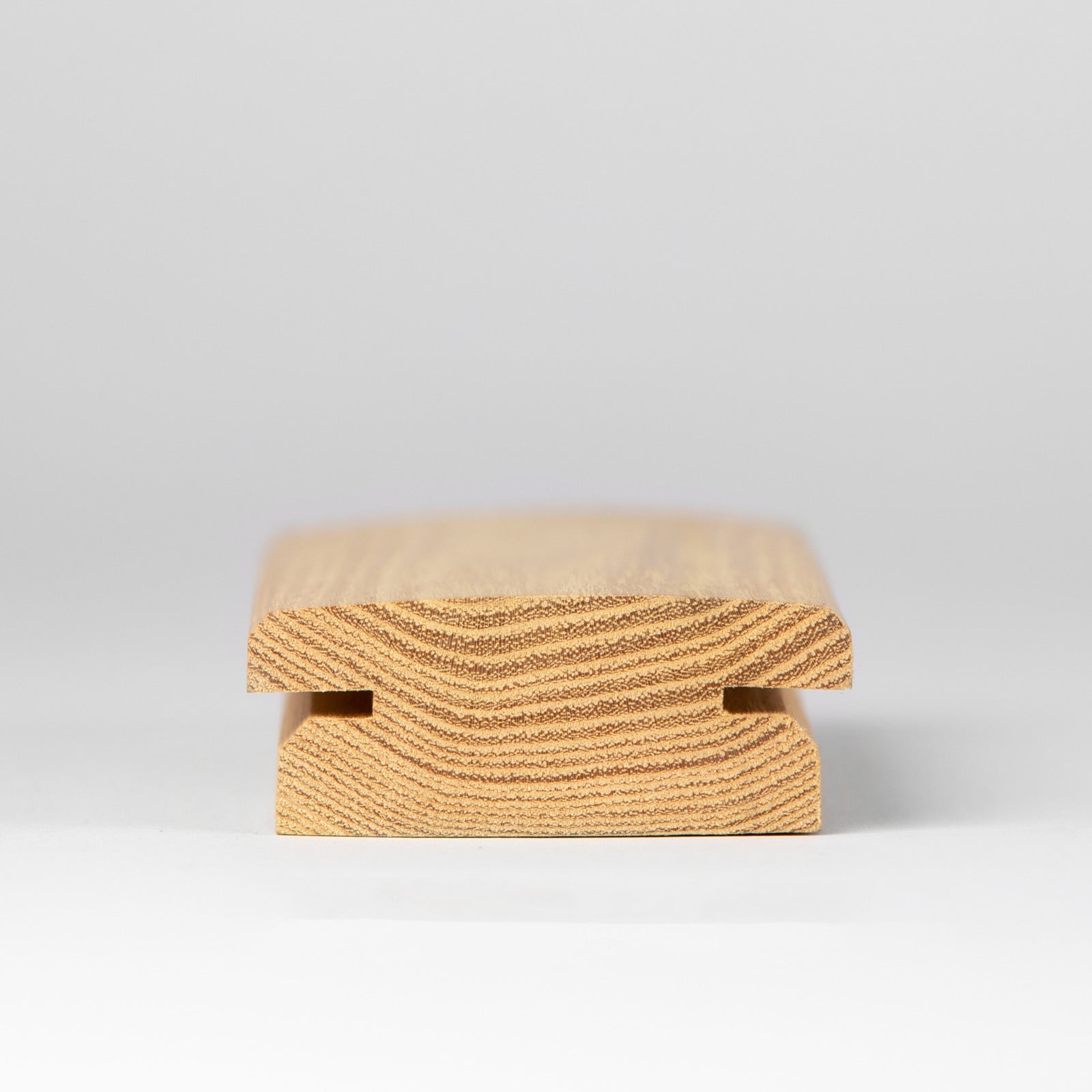 AKAZIE Terrassendiele Robinie 60 x 22 mm, genutet, keilgezinkt, bombiert