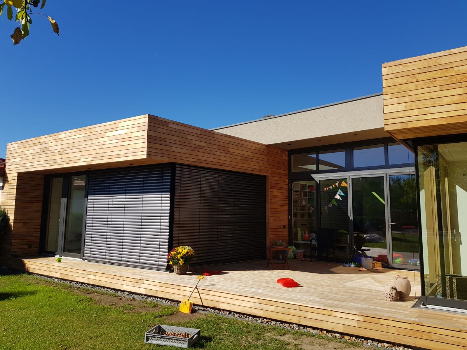 AKAZIE Terrassendiele Robinie 80 x 22 mm, glattkant, keilgezinkt