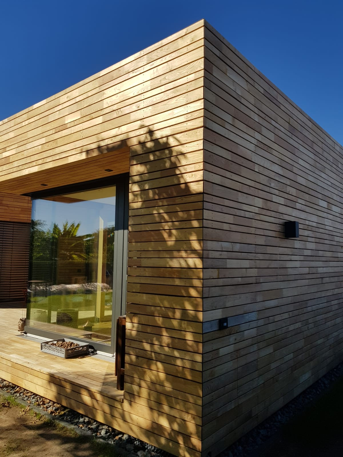 AKAZIE Terrassendiele Robinie 60 x 22 mm, glattkant, keilgezinkt, bombiert