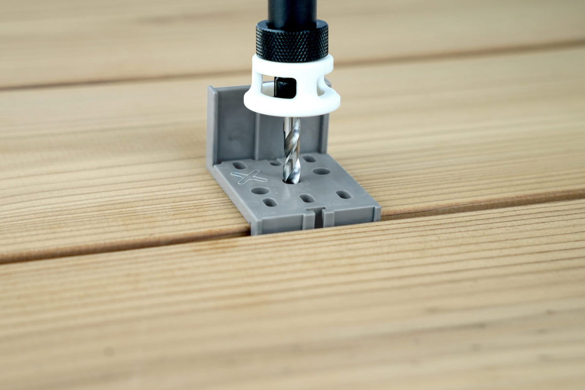 Montagehilfen für den Terrassenbau – Terrassenzwinge, Bohrsenker, Abstandshalter – FixingGroup