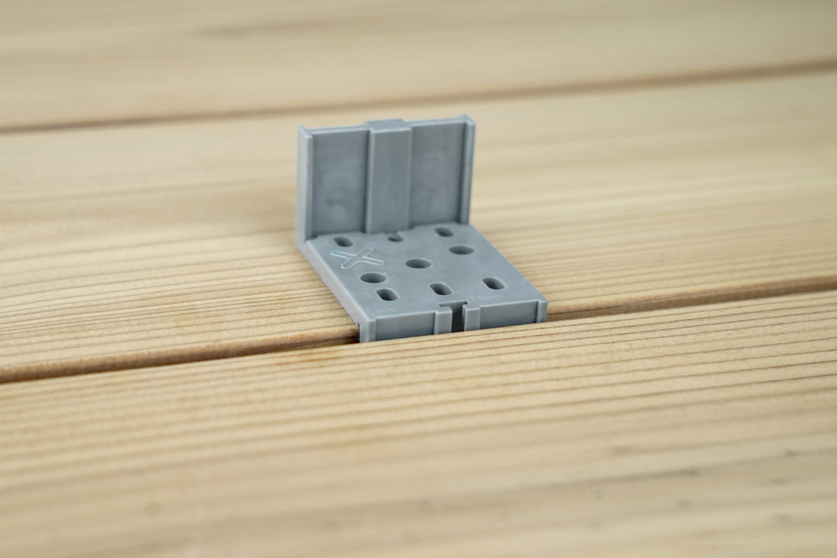 Montagehilfen für den Terrassenbau – Terrassenzwinge, Bohrsenker, Abstandshalter – FixingGroup