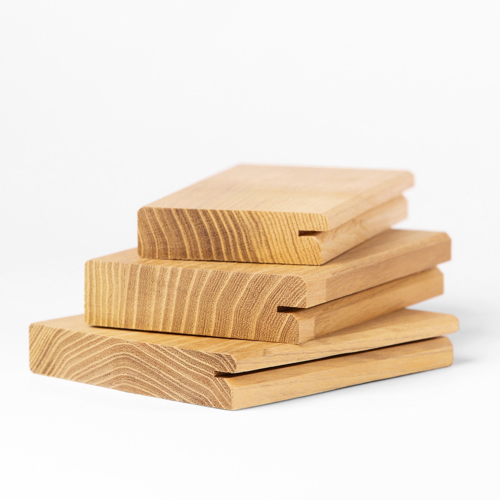 AKAZIE Terrassendiele Robinie 100 x 22 mm, einseitig genutet, keilgezinkt, bombiert