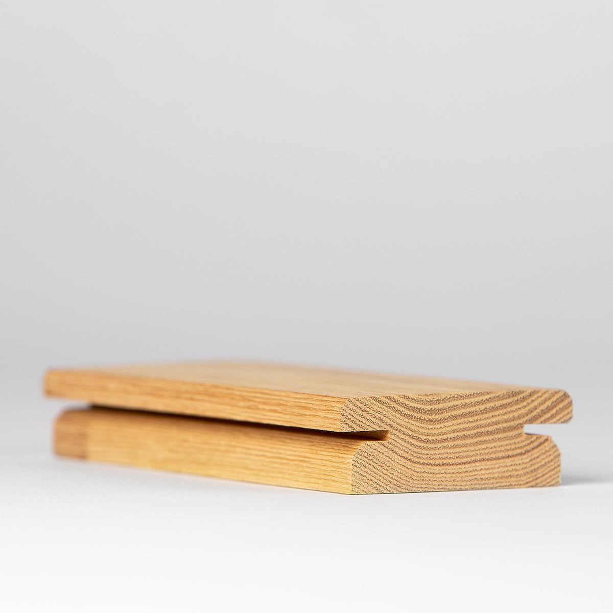 AKAZIE Terrassendiele Robinie 50 x 22 mm, genutet, keilgezinkt