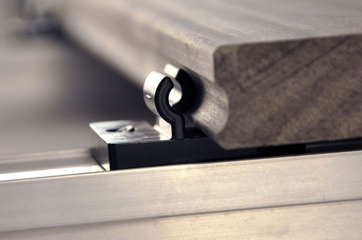Terrassenverbinder TENI – für Dielen mit Hohlkehle, mit Dielentausch-Funktion – FixingGroup