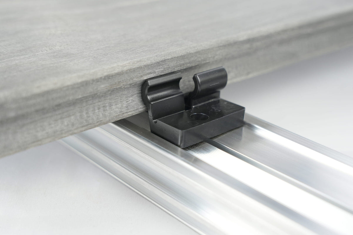Terrassenverbinder TENI – für Dielen mit Hohlkehle, mit Dielentausch-Funktion – FixingGroup