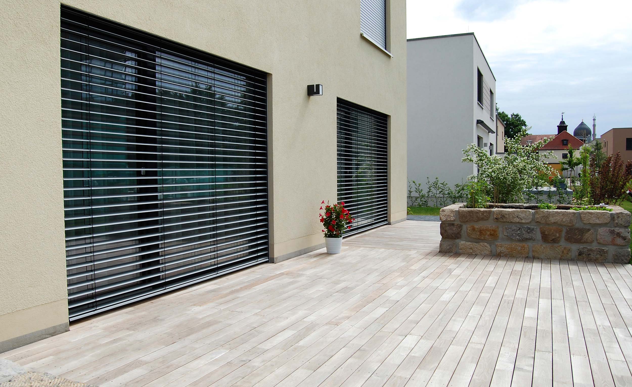 AKAZIE Terrassendiele Robinie 100 x 22 mm, glattkant, keilgezinkt, bombiert